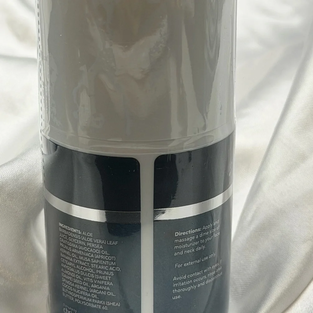 Gentlemen’s Daily Face Moisturizer - Black and White